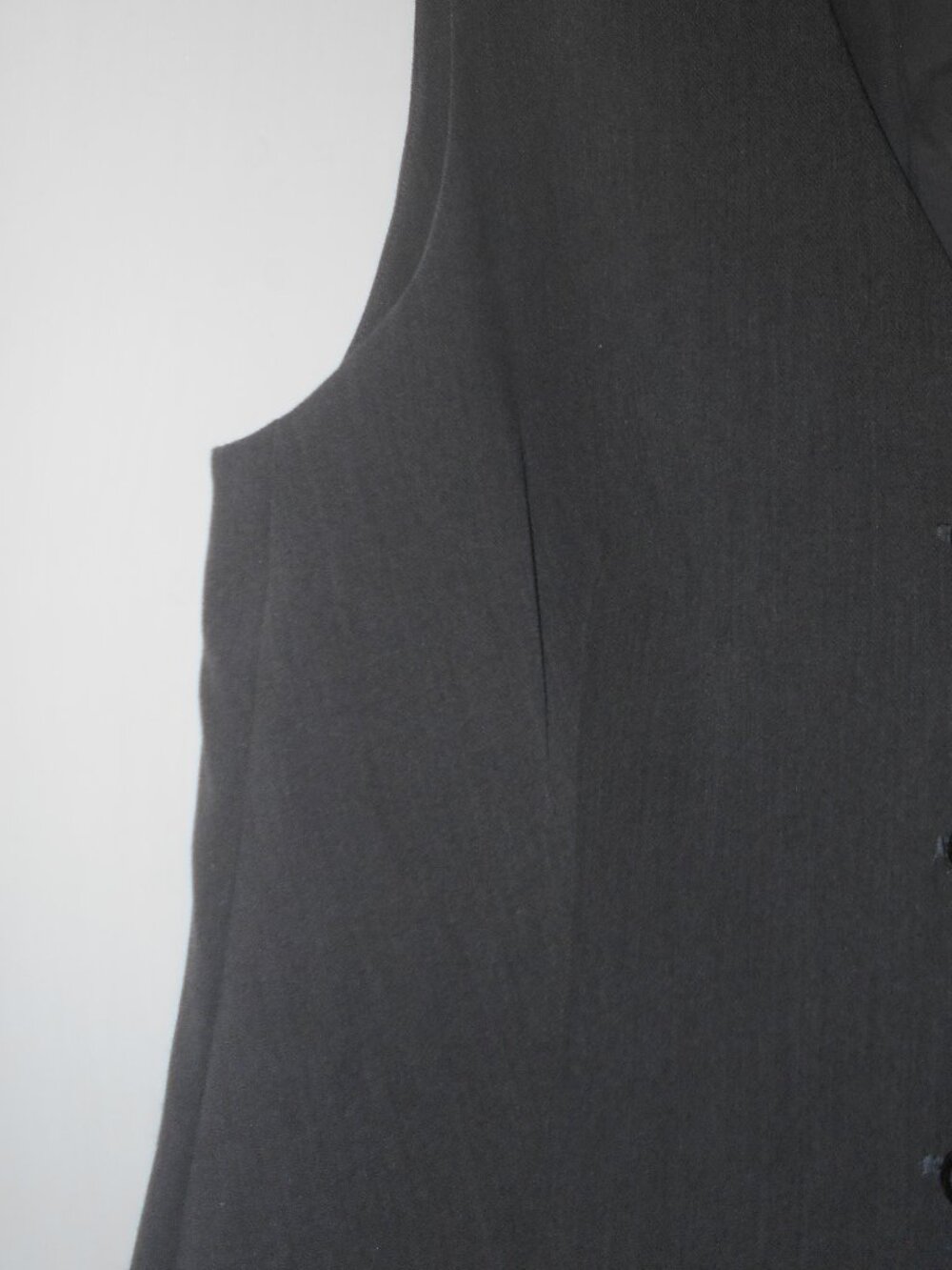 H&M Women's V-Neck Button Front Vest Gray Sleeveless, Size L - Picture 9 of 9